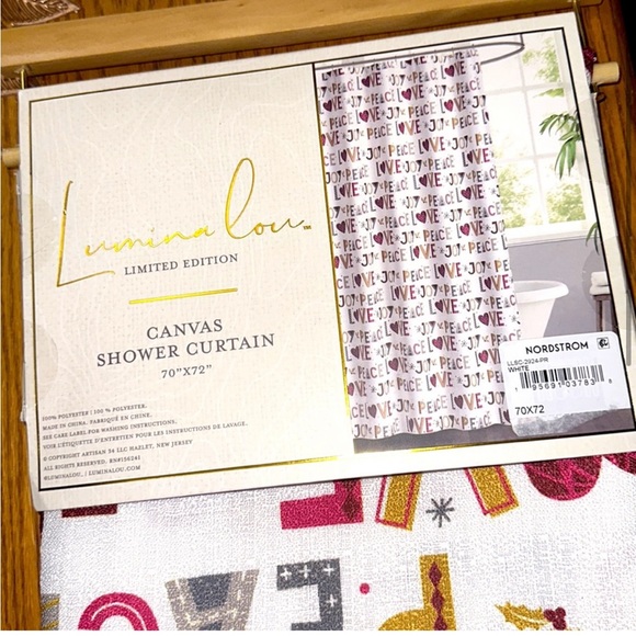 🎄NWT🎄Nordstrom’s Christmas Bundle - Picture 8 of 12